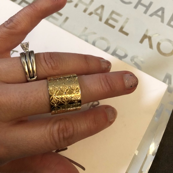Brand New Michael Kors Ring Size 7 - Picture 1 of 3